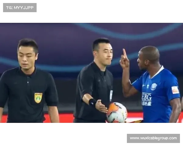 网球比赛裁判误判引发争议 球员反应强烈赛后讨论不断